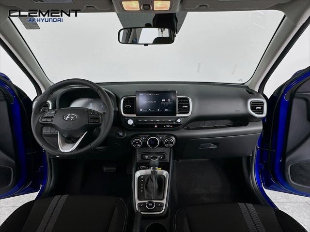 Hyundai Venue Vehicle Full-screen Gallery Image 11