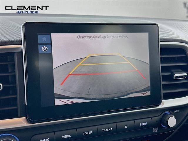 Hyundai Venue Vehicle Full-screen Gallery Image 18