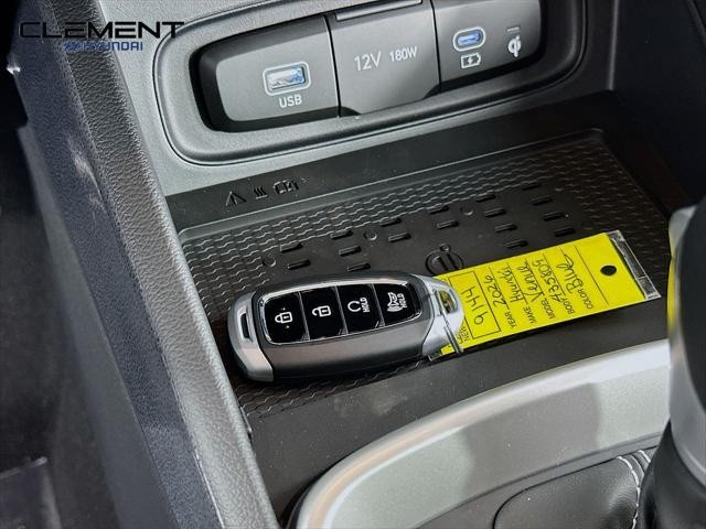 Hyundai Venue Vehicle Full-screen Gallery Image 21