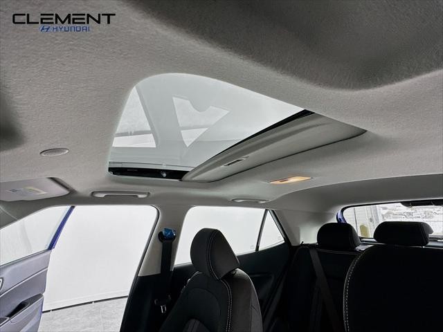 Hyundai Venue Vehicle Full-screen Gallery Image 22