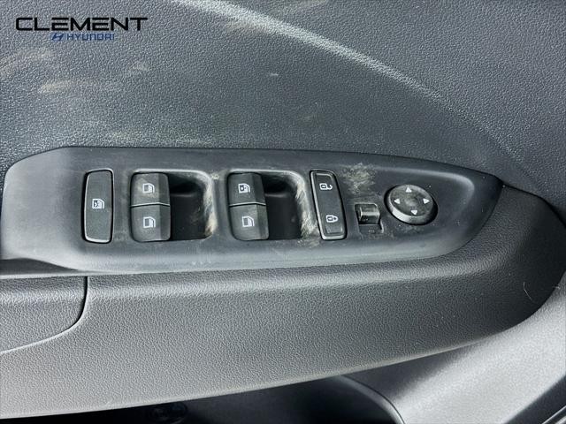 Hyundai Venue Vehicle Full-screen Gallery Image 23