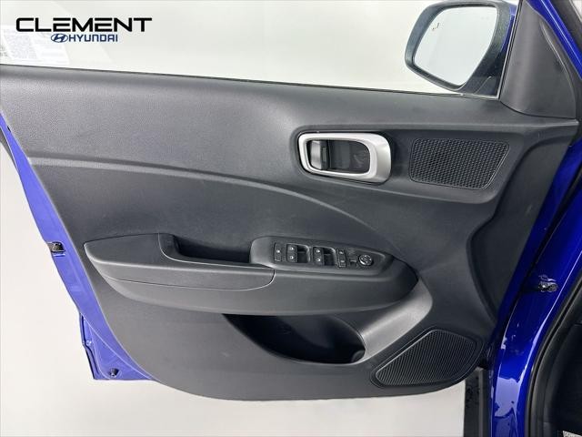 Hyundai Venue Vehicle Full-screen Gallery Image 24