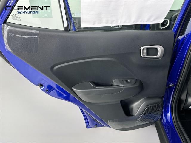 Hyundai Venue Vehicle Full-screen Gallery Image 27