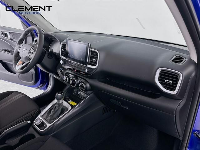 Hyundai Venue Vehicle Full-screen Gallery Image 30