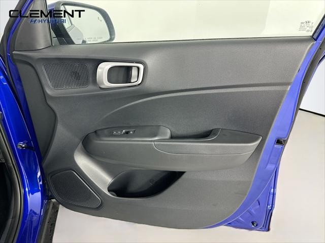 Hyundai Venue Vehicle Full-screen Gallery Image 31