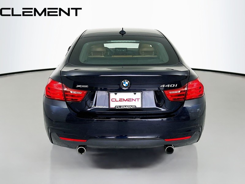 BMW 4 Series Vehicle Full-screen Gallery Image 07