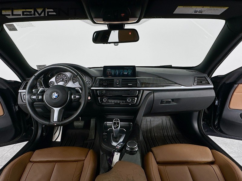 BMW 4 Series Vehicle Full-screen Gallery Image 11