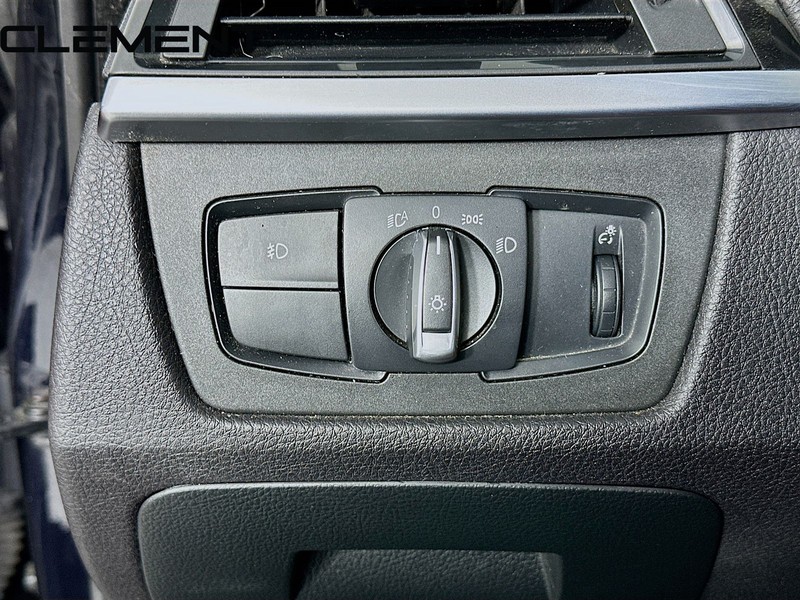 BMW 4 Series Vehicle Full-screen Gallery Image 12