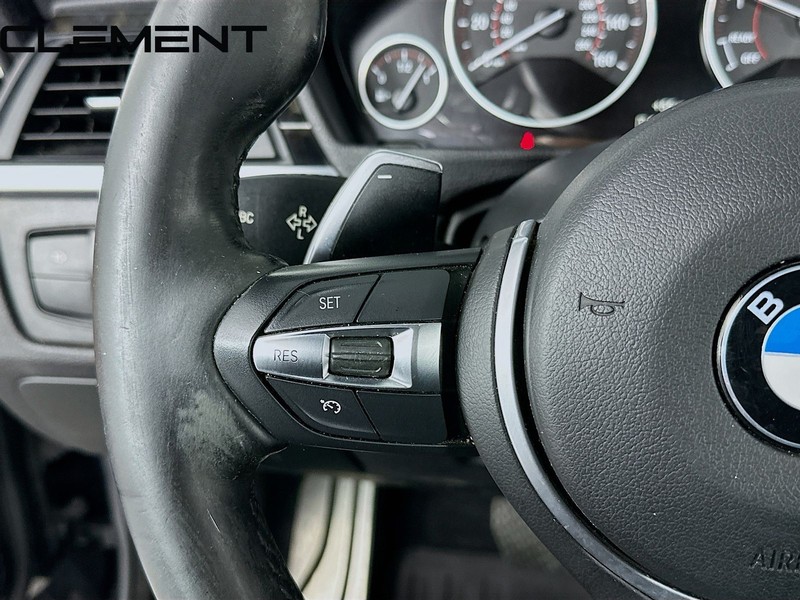 BMW 4 Series Vehicle Full-screen Gallery Image 14