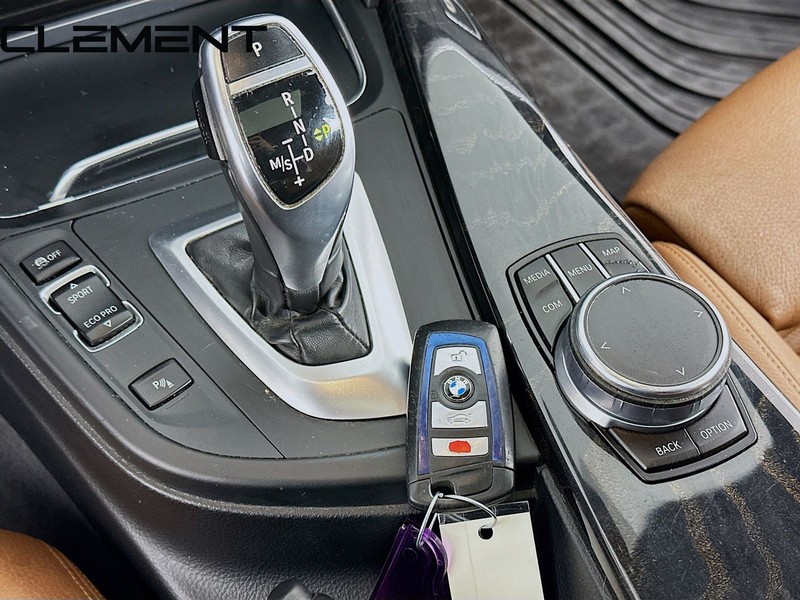 BMW 4 Series Vehicle Full-screen Gallery Image 23