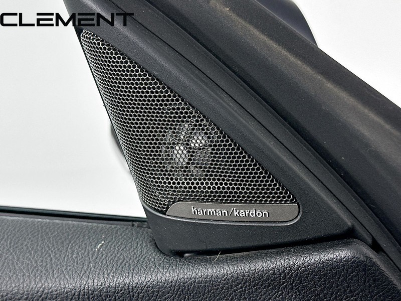 BMW 4 Series Vehicle Full-screen Gallery Image 26