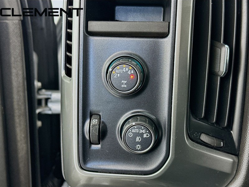 Chevrolet Silverado 1500 Vehicle Full-screen Gallery Image 12