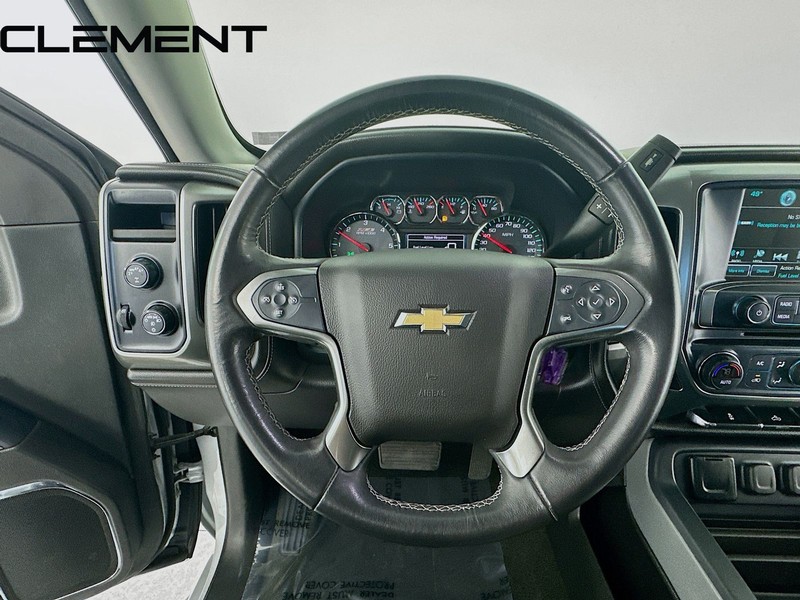 Chevrolet Silverado 1500 Vehicle Full-screen Gallery Image 13