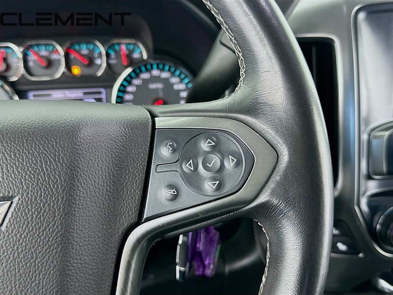 Chevrolet Silverado 1500 Vehicle Full-screen Gallery Image 16