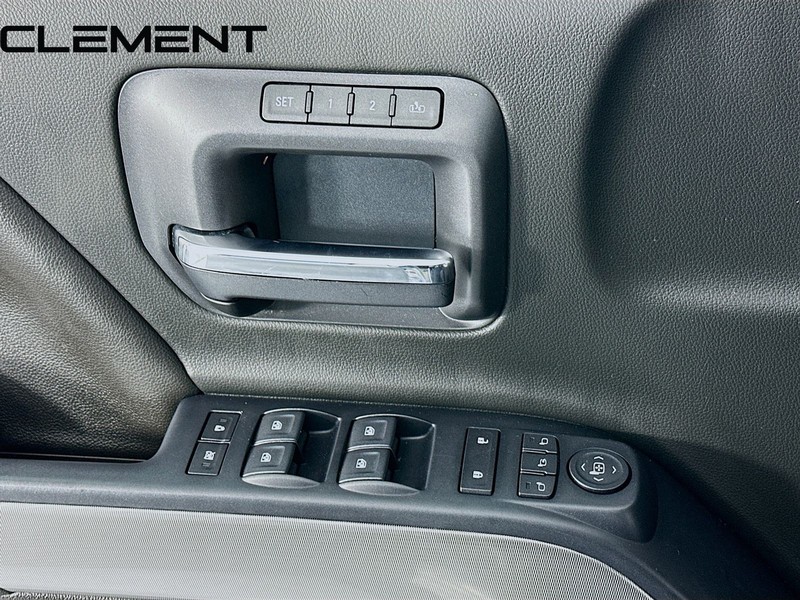 Chevrolet Silverado 1500 Vehicle Full-screen Gallery Image 24