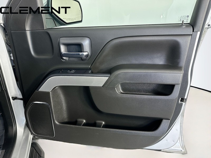 Chevrolet Silverado 1500 Vehicle Full-screen Gallery Image 34