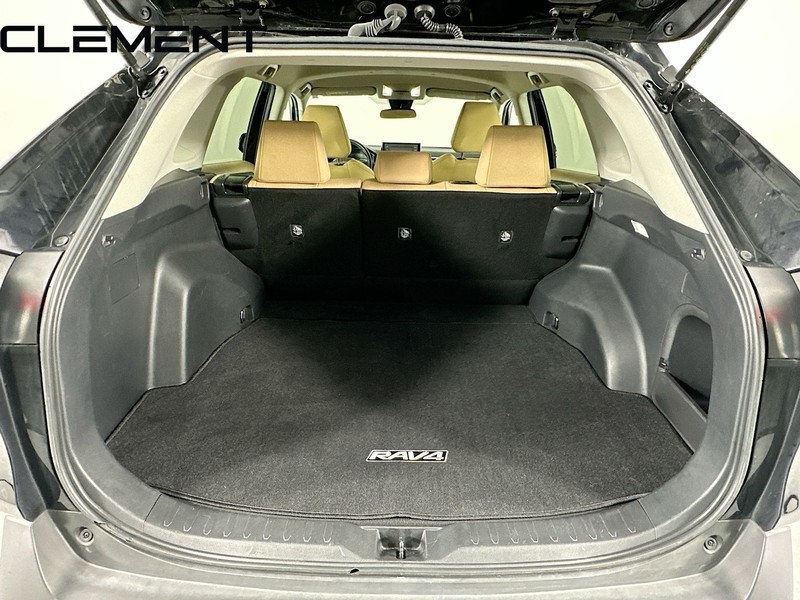 Toyota RAV4 Vehicle Full-screen Gallery Image 9