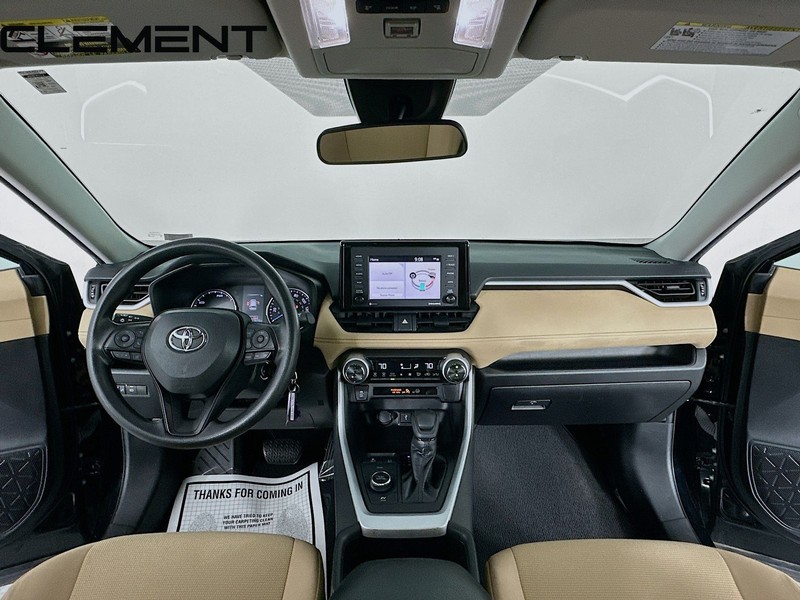 Toyota RAV4 Vehicle Full-screen Gallery Image 11