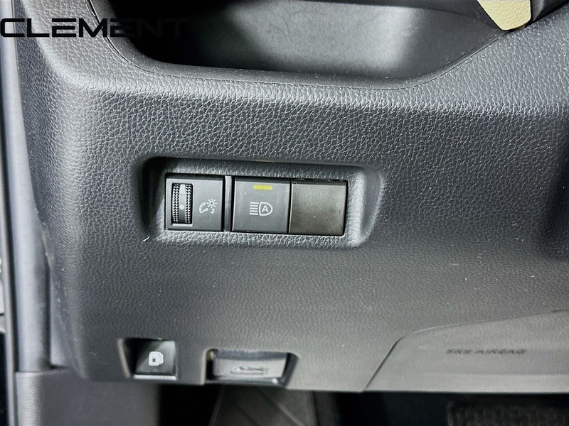 Toyota RAV4 Vehicle Full-screen Gallery Image 12
