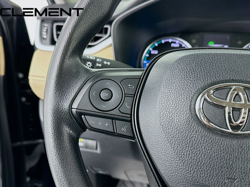 Toyota RAV4 Vehicle Full-screen Gallery Image 14