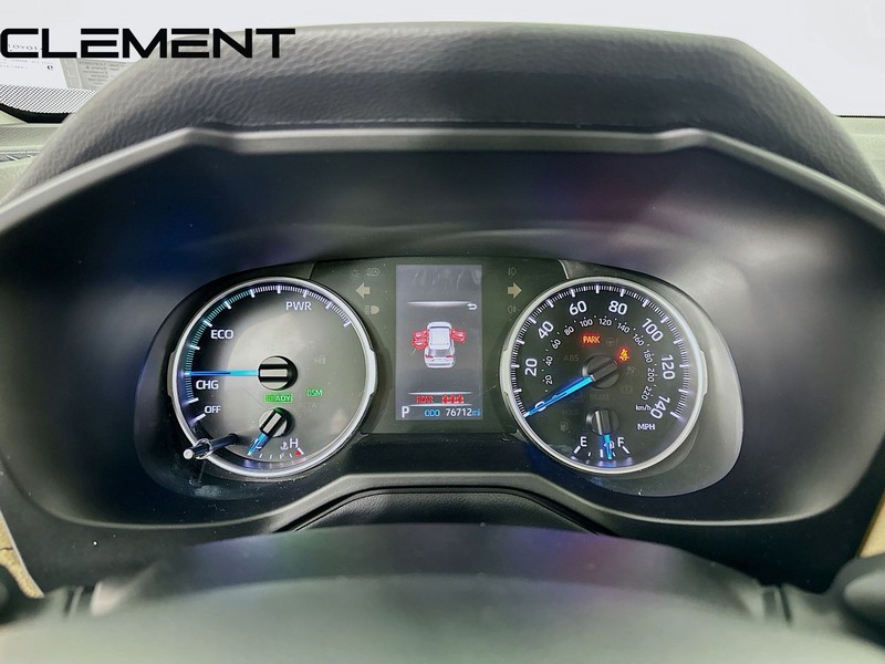 Toyota RAV4 Vehicle Full-screen Gallery Image 17