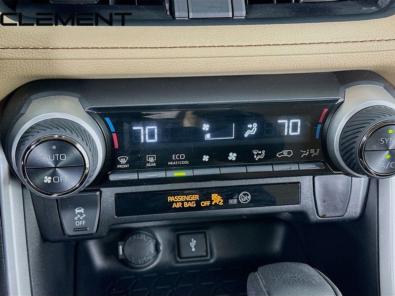 Toyota RAV4 Vehicle Full-screen Gallery Image 21