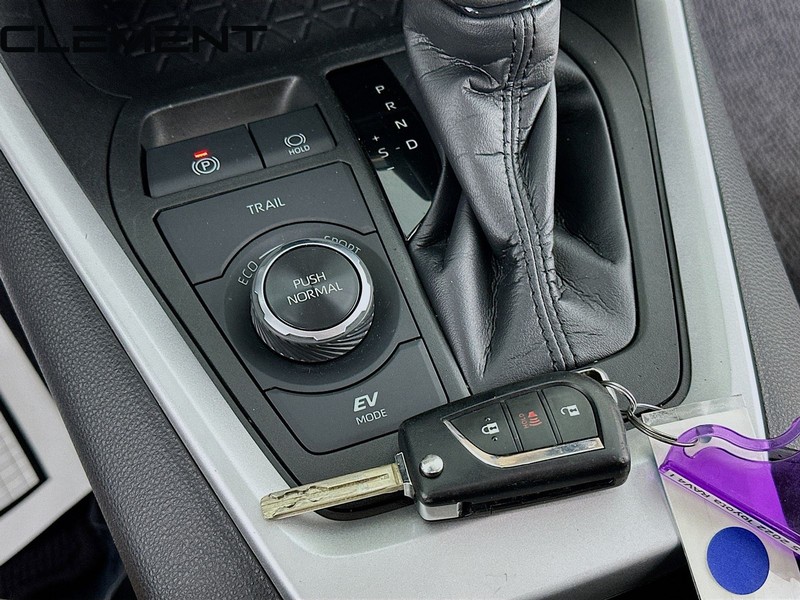 Toyota RAV4 Vehicle Full-screen Gallery Image 22