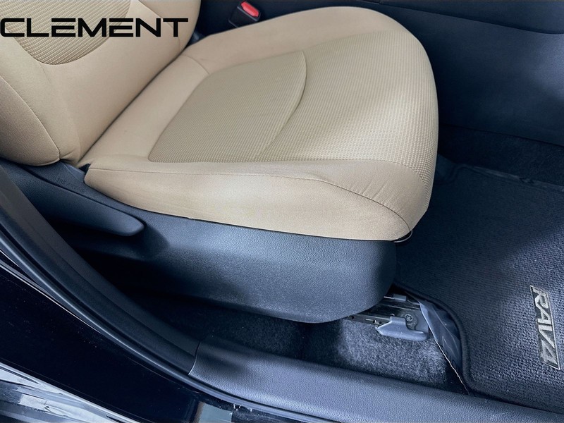 Toyota RAV4 Vehicle Full-screen Gallery Image 31