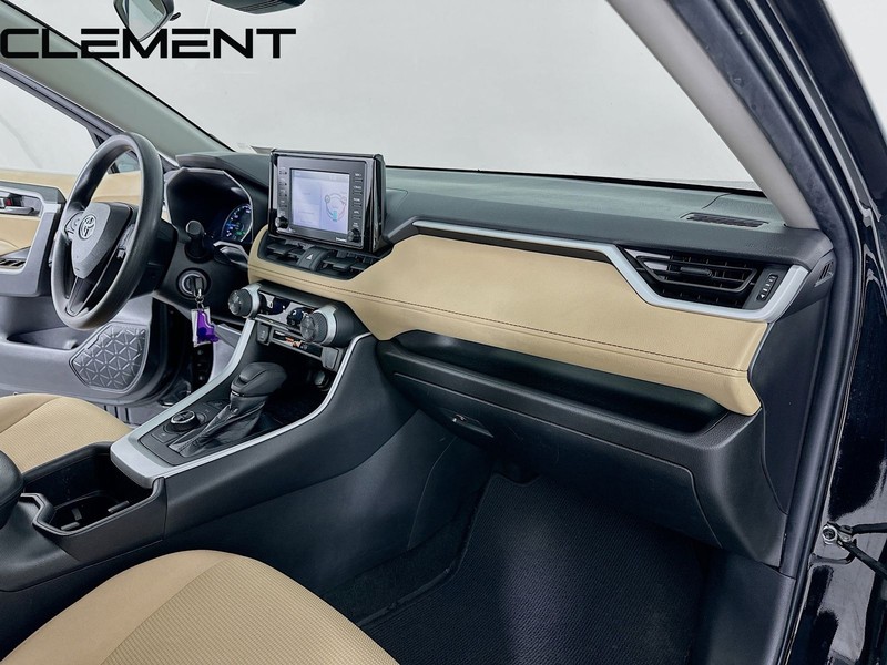 Toyota RAV4 Vehicle Full-screen Gallery Image 32