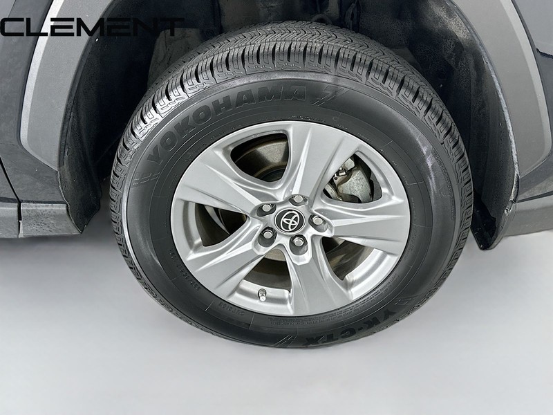 Toyota RAV4 Vehicle Full-screen Gallery Image 34