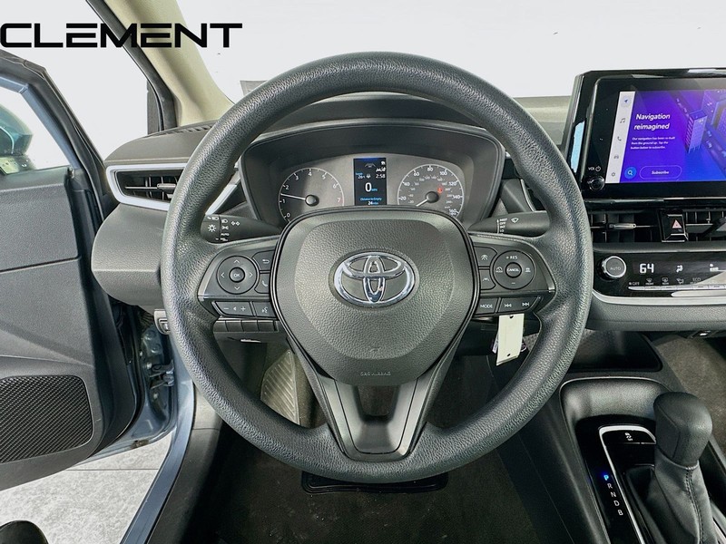 Toyota Corolla Vehicle Full-screen Gallery Image 13