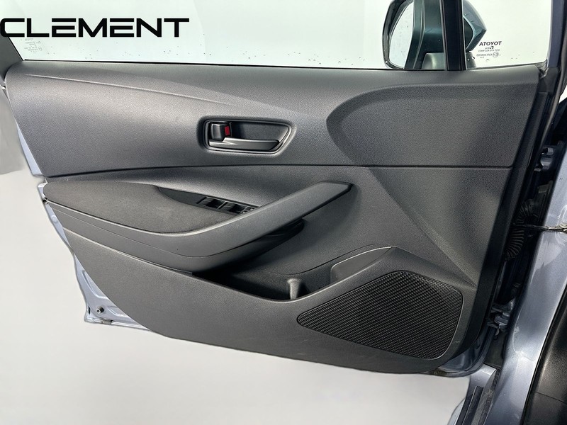 Toyota Corolla Vehicle Full-screen Gallery Image 24