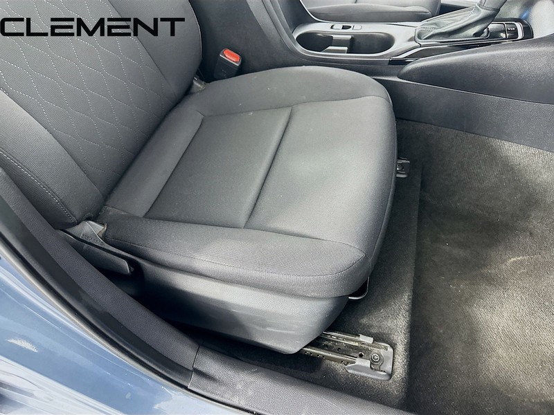 Toyota Corolla Vehicle Full-screen Gallery Image 31