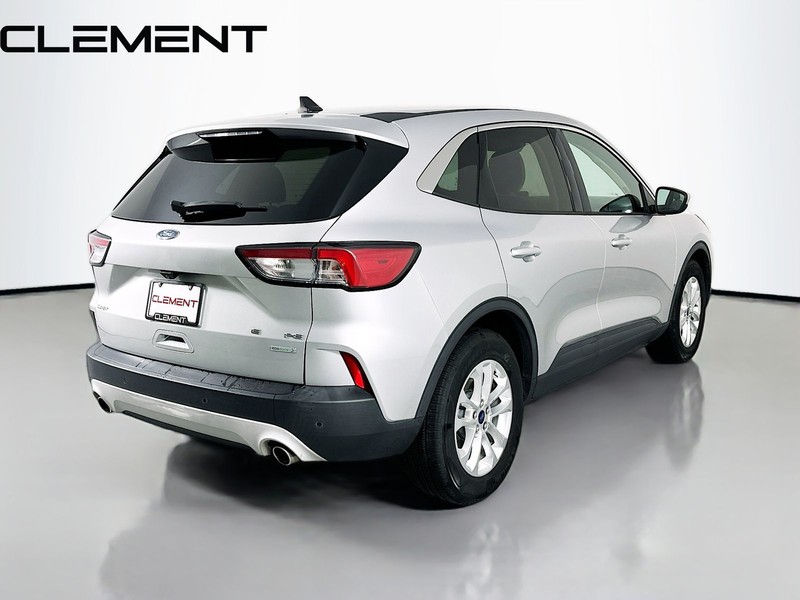 Ford Escape Vehicle Full-screen Gallery Image 6