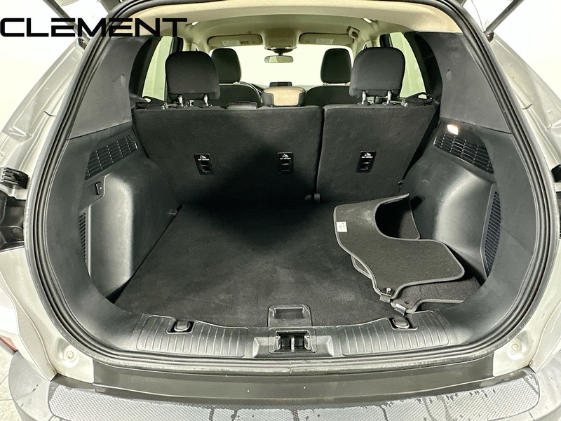 Ford Escape Vehicle Full-screen Gallery Image 9