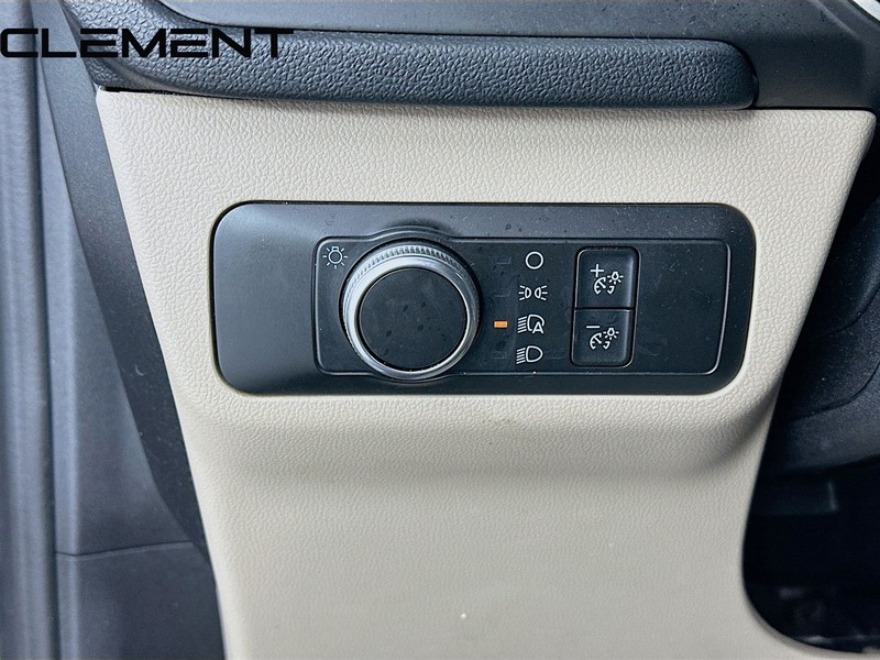 Ford Escape Vehicle Full-screen Gallery Image 12