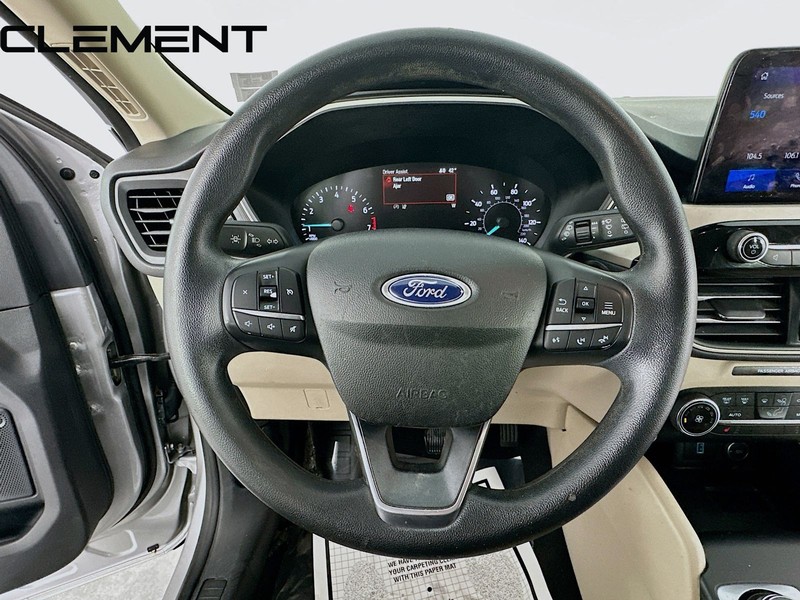 Ford Escape Vehicle Full-screen Gallery Image 13