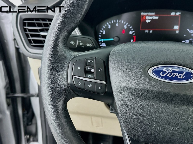 Ford Escape Vehicle Full-screen Gallery Image 14