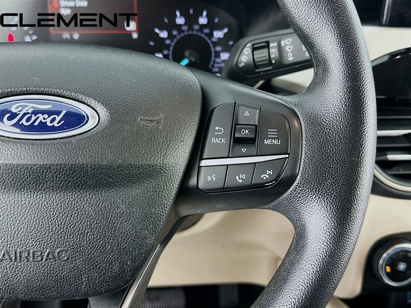 Ford Escape Vehicle Full-screen Gallery Image 16