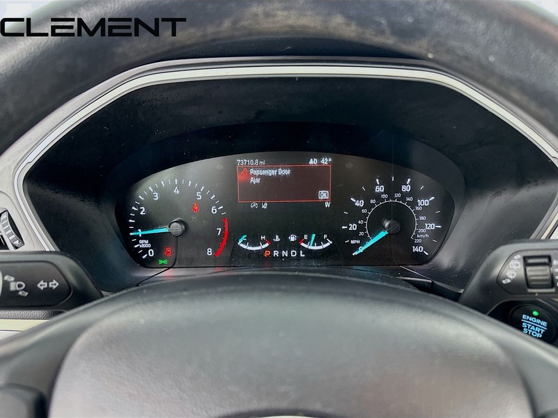 Ford Escape Vehicle Full-screen Gallery Image 17