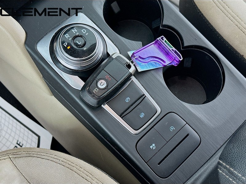 Ford Escape Vehicle Full-screen Gallery Image 23