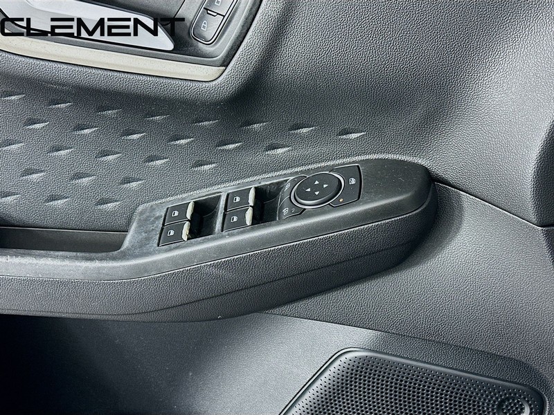 Ford Escape Vehicle Full-screen Gallery Image 24