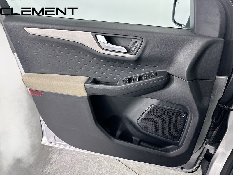 Ford Escape Vehicle Full-screen Gallery Image 26