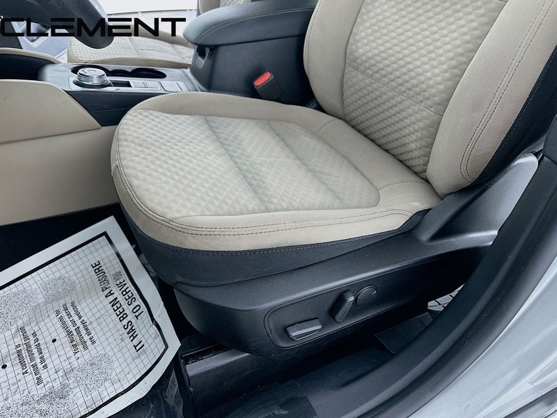 Ford Escape Vehicle Full-screen Gallery Image 27