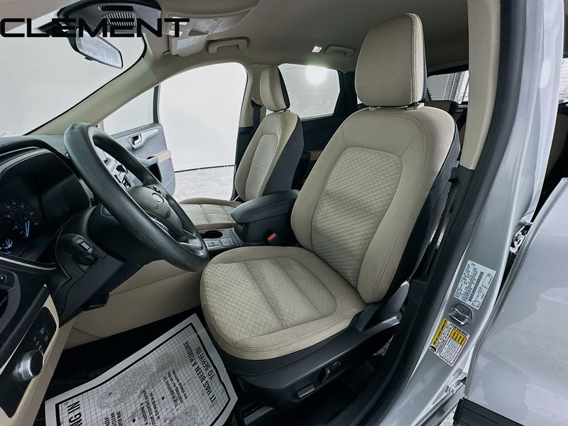 Ford Escape Vehicle Full-screen Gallery Image 28