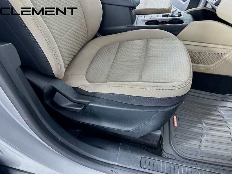 Ford Escape Vehicle Full-screen Gallery Image 32