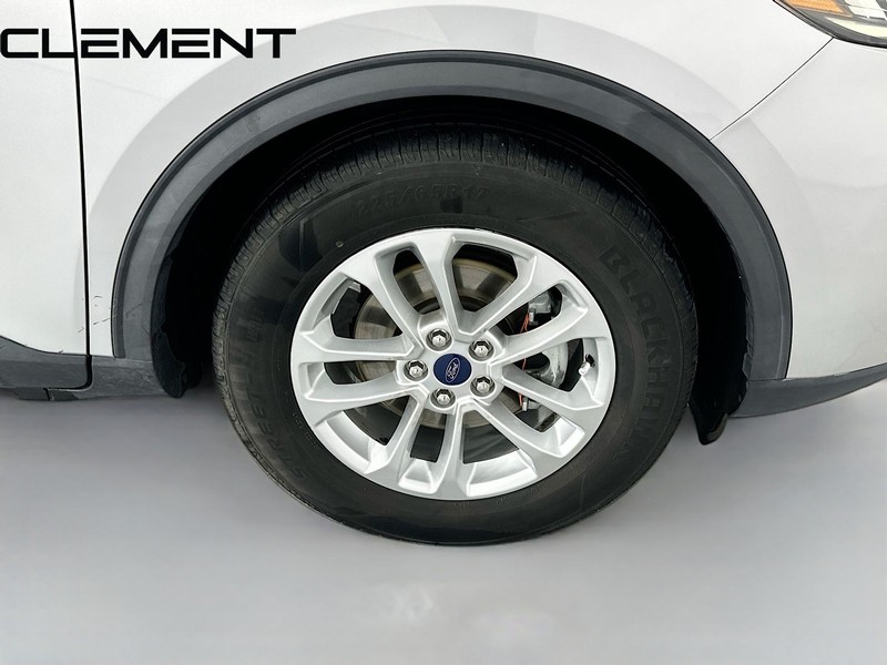 Ford Escape Vehicle Full-screen Gallery Image 35