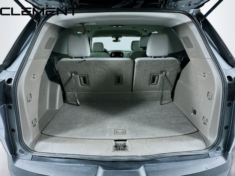 Chevrolet Traverse Vehicle Full-screen Gallery Image 9