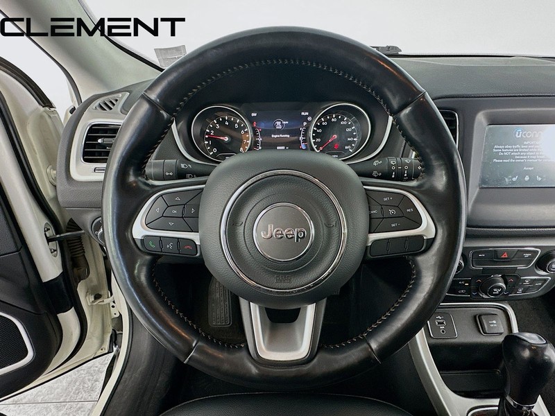 Jeep Compass Vehicle Full-screen Gallery Image 13