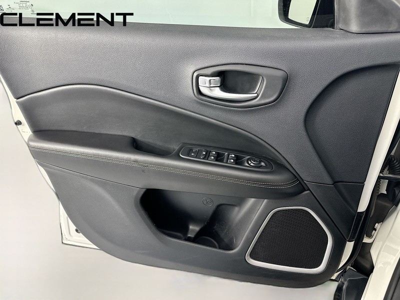 Jeep Compass Vehicle Full-screen Gallery Image 26